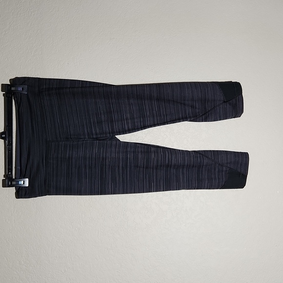 Under Armour Leggings size S Petite cropped 3/4 leggings go by meauments - Picture 1 of 7